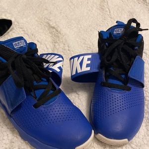 Nike Youth Team Hustle D9 with Strap